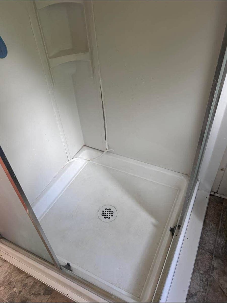 Base de douche — après le ménage